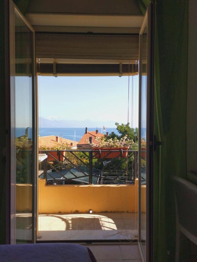 By The Sea In Scario Apartment Екстериор снимка
