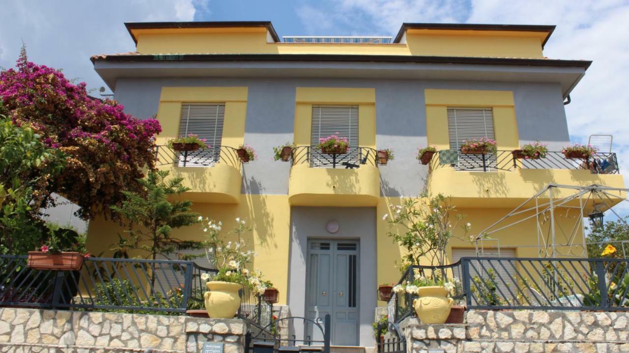 By The Sea In Scario Apartment Екстериор снимка