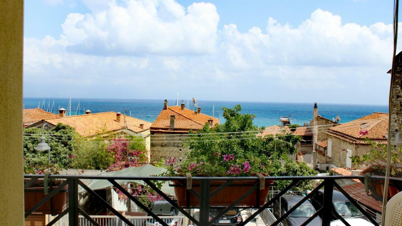 By The Sea In Scario Apartment Екстериор снимка